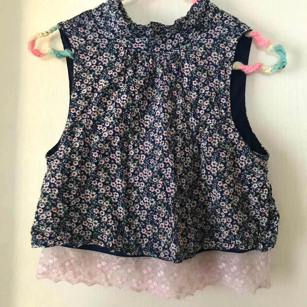Cute Collared Special Rare Crop Top with Lace Trim